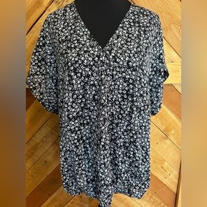 Women's Black V-Neck Floral Tunic Top
